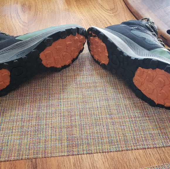 Running shoes - Picture 4 of 4